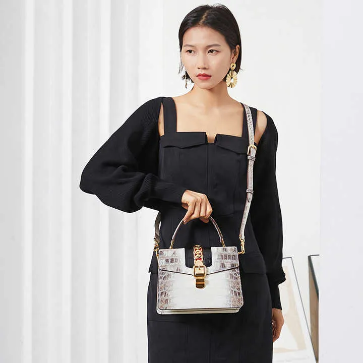 حقيبة يد نسائية فاخرة من الجلد الطبيعي - Luxury women's handbag made of genuine leather