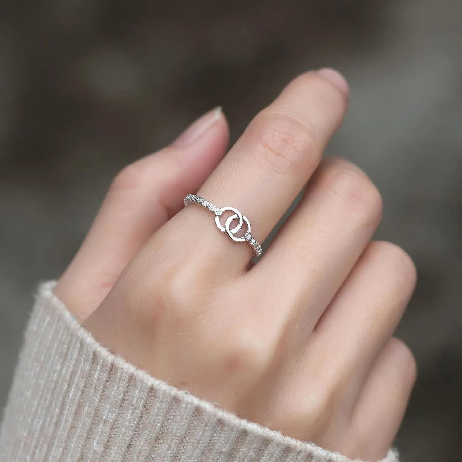 925 Sterling Silver Band Ring For Women Infinity Circular Interlocked Ring Zircon Link Finger Ring Eternity Promise Ring For Couple Wedding Statement Ring Jewelry Gifts for Her