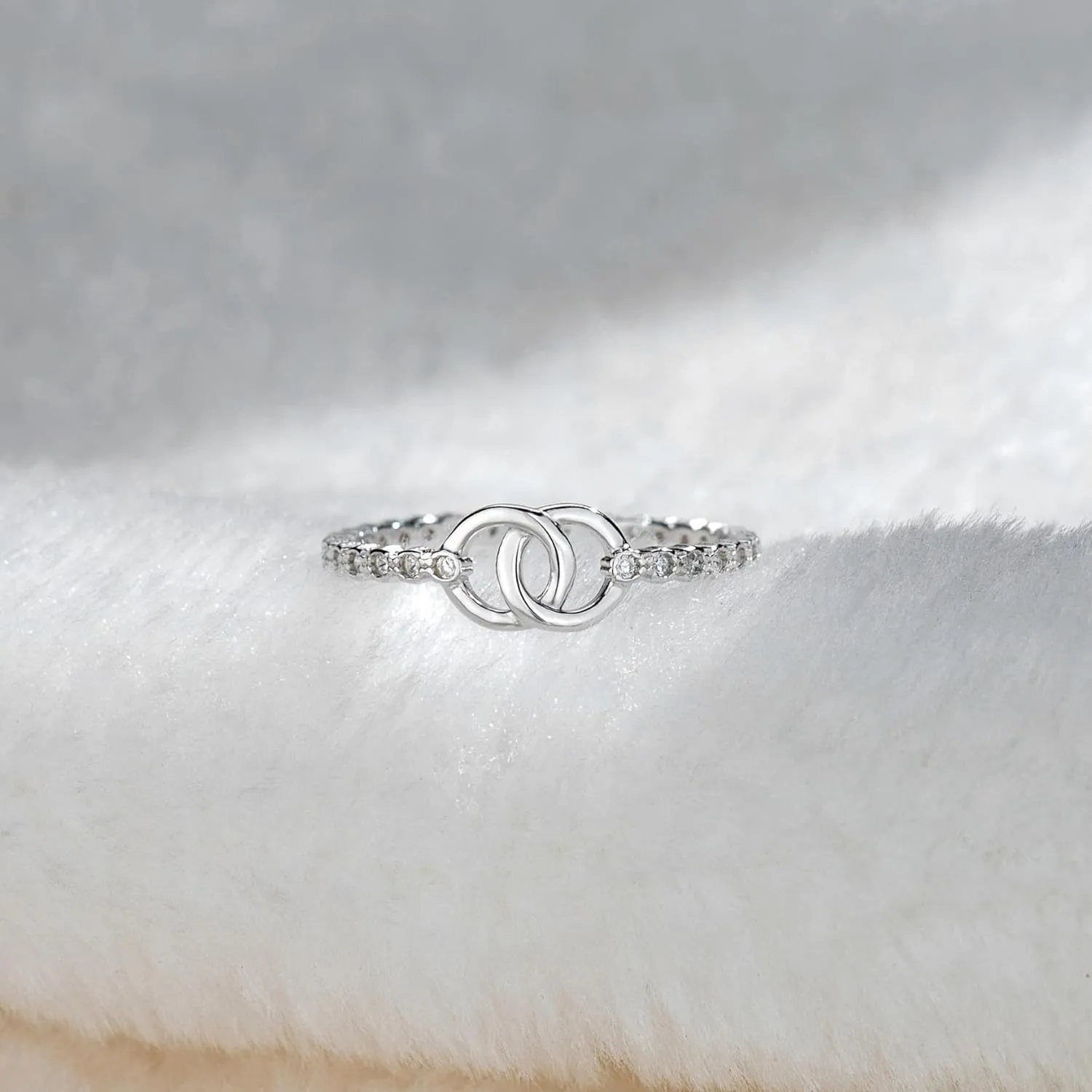 925 Sterling Silver Band Ring For Women Infinity Circular Interlocked Ring Zircon Link Finger Ring Eternity Promise Ring For Couple Wedding Statement Ring Jewelry Gifts for Her