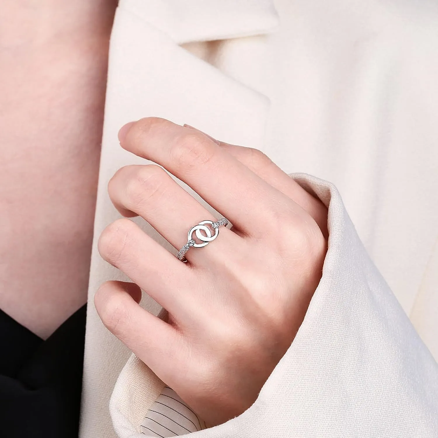 925 Sterling Silver Band Ring For Women Infinity Circular Interlocked Ring Zircon Link Finger Ring Eternity Promise Ring For Couple Wedding Statement Ring Jewelry Gifts for Her