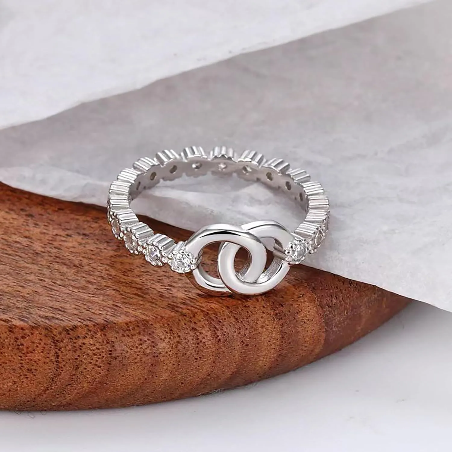 925 Sterling Silver Band Ring For Women Infinity Circular Interlocked Ring Zircon Link Finger Ring Eternity Promise Ring For Couple Wedding Statement Ring Jewelry Gifts for Her