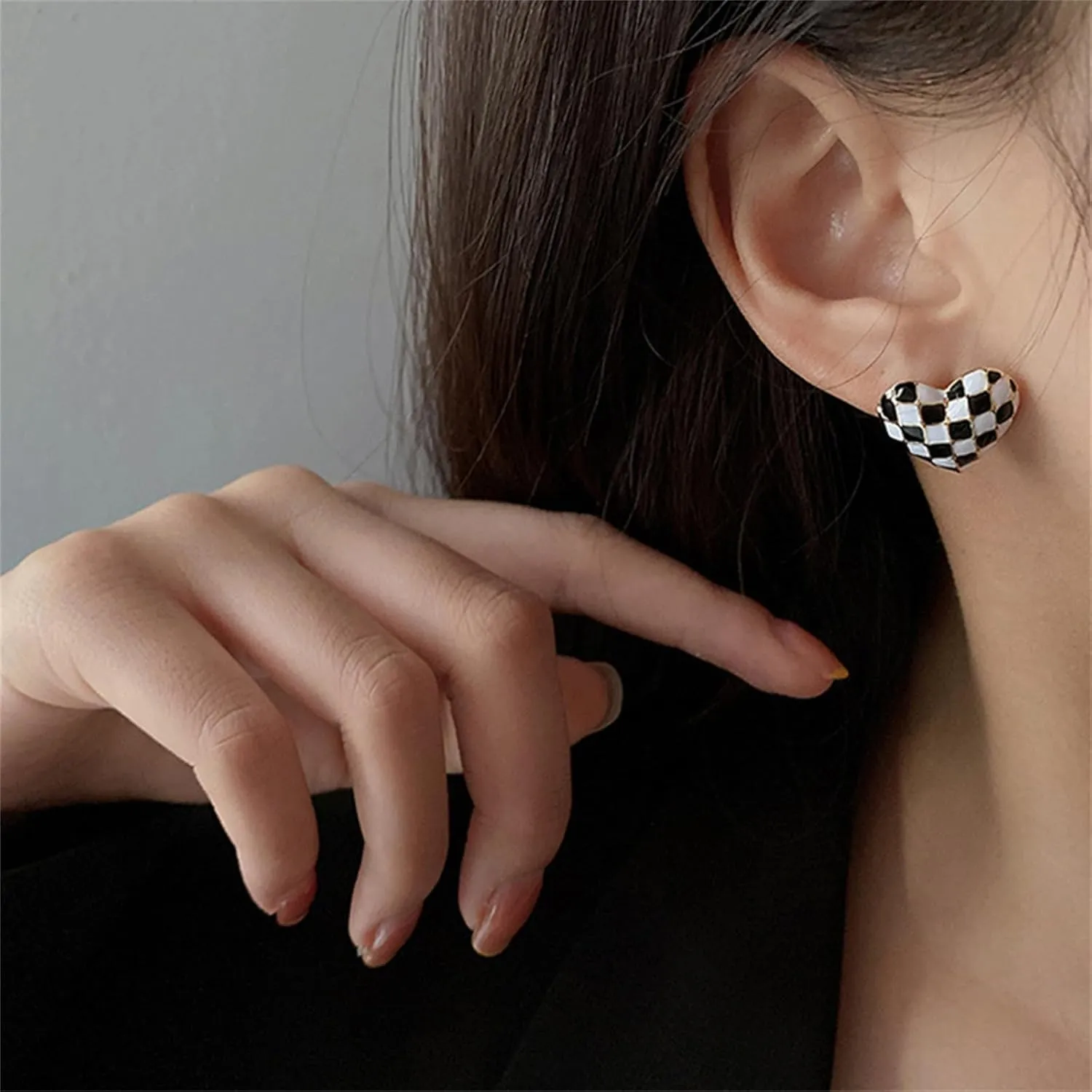 Checker Heart Stud Earrings for Women Unique Temperament Enamel Black White Striped Checkerboard Lightweight Small Earrings for Minimalist Valentines Day Birthday Anniversary Fashion Jewelry Gifts