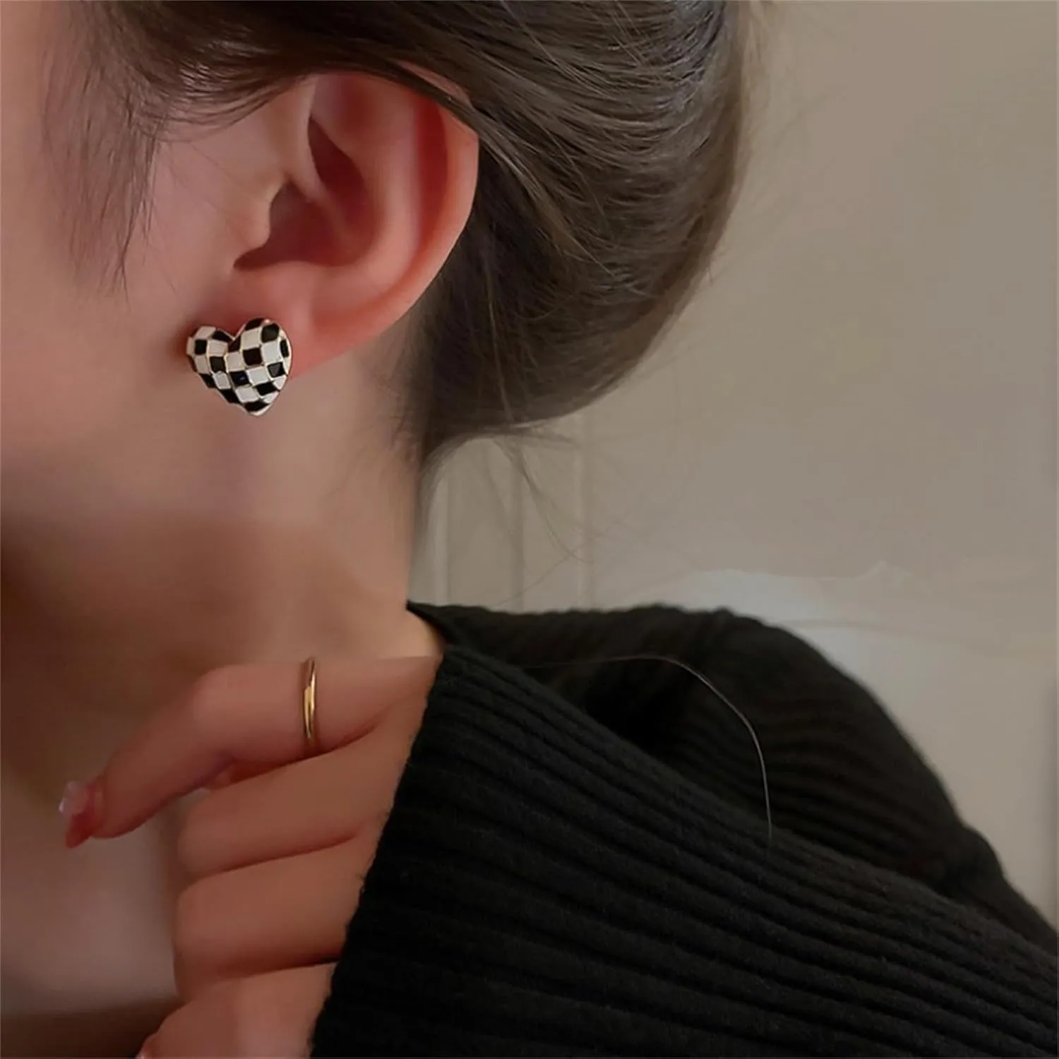 Checker Heart Stud Earrings for Women Unique Temperament Enamel Black White Striped Checkerboard Lightweight Small Earrings for Minimalist Valentines Day Birthday Anniversary Fashion Jewelry Gifts