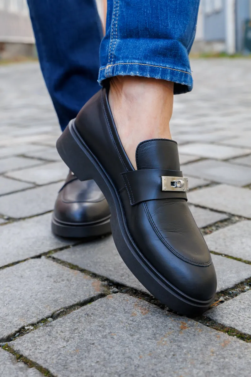 KMB Sort enkel loafer med slvspenne