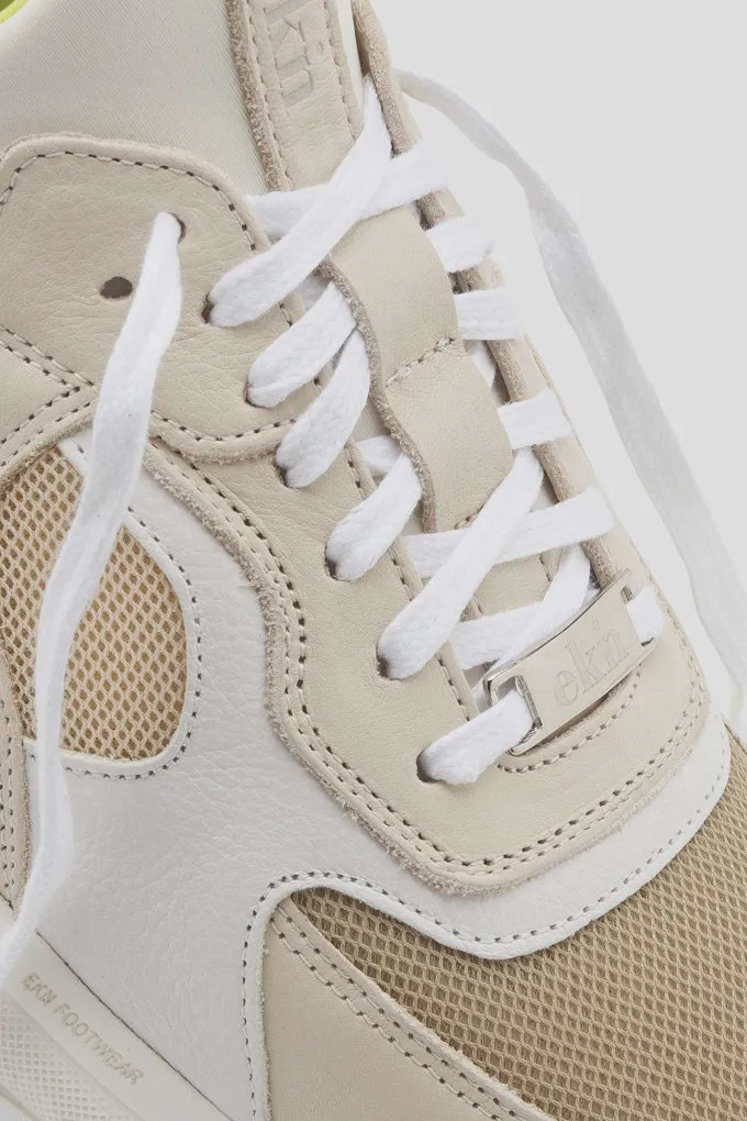 LARCH Sneaker milkshake