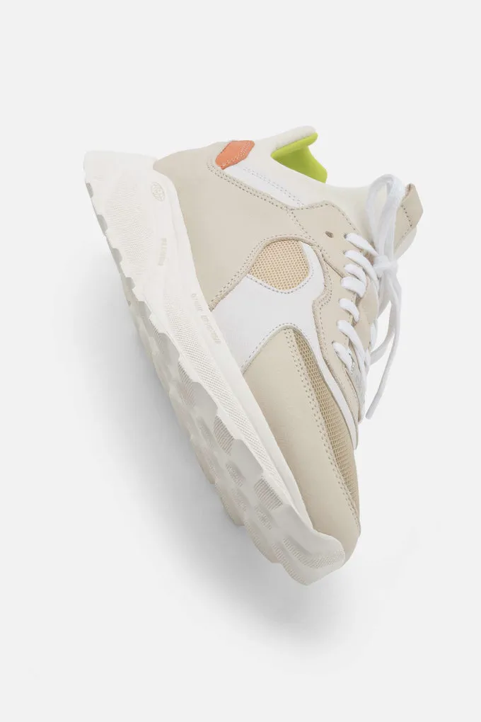 LARCH Sneaker milkshake