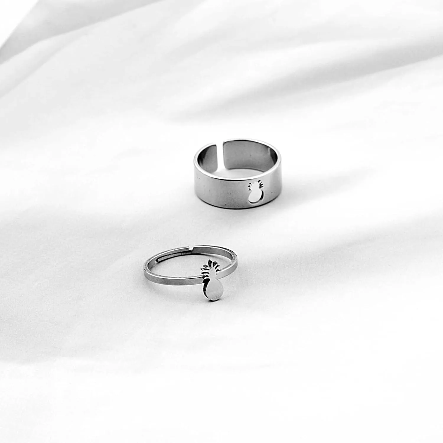 Matching Pineapple Couple Rings Tropical Stainless Steel Jewelry Set for Couples Symbol of Everlasting Love Friendship Hypoallergenic Unisex Gift for Wedding Valentine's Anniversary