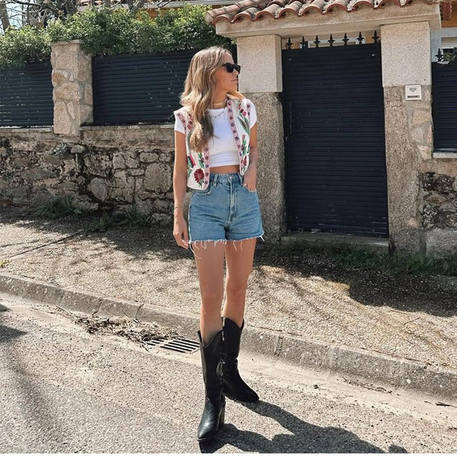 Meihuida Women Embroidered Vest Top Y2k Vintage Open Front Floral Boho Cropped Waistcoat