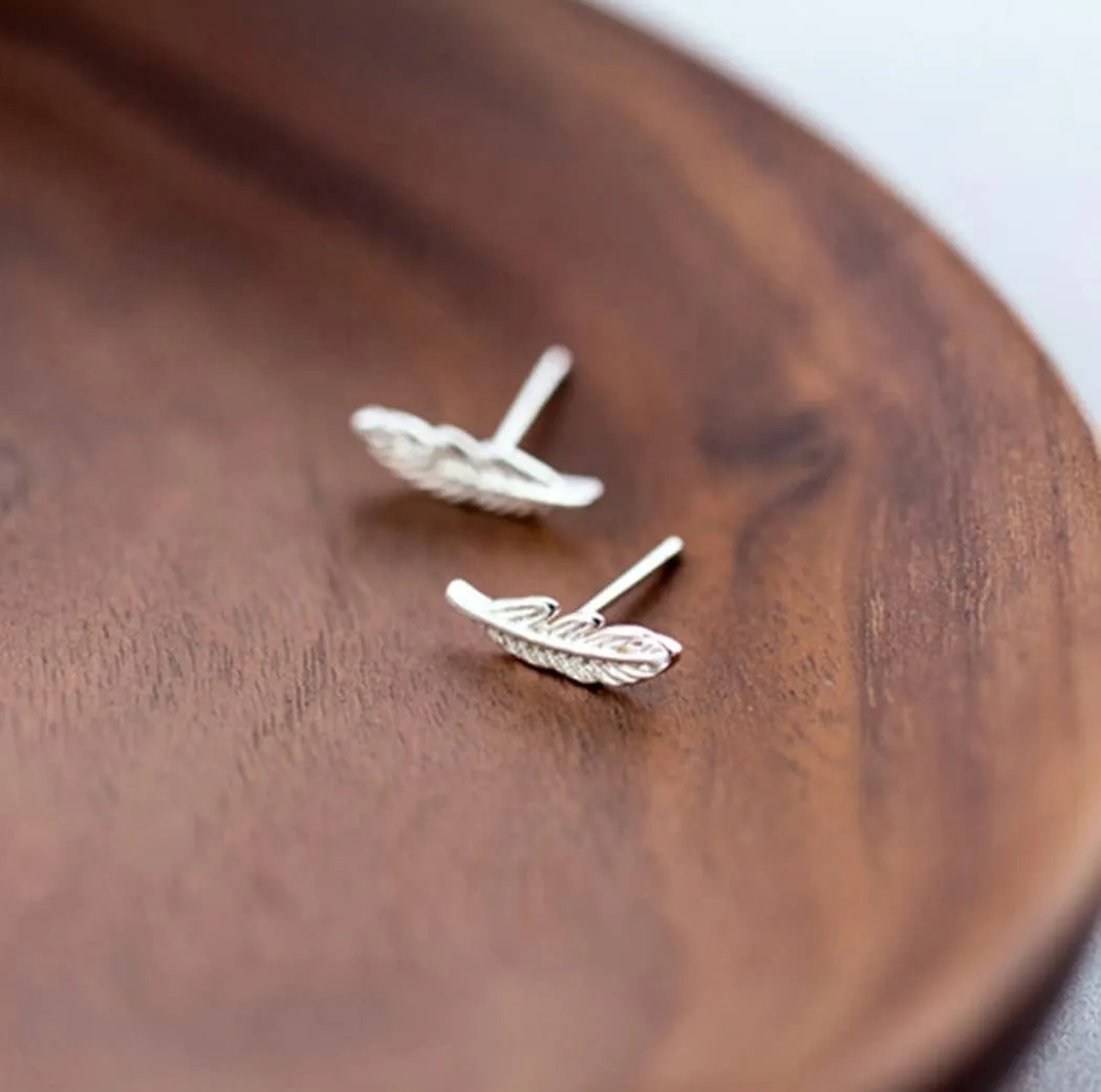 SLUYNZ Genuine 925 Sterling Silver Tiny Feather Studs Earrings for Women Teens Sterling Silver Studs Earrings